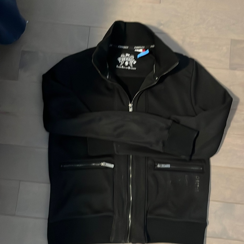 Black zip up sweater parasuco size M